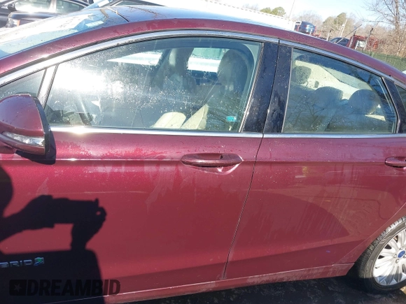 2013 Ford Fusion SE Hybrid with VIN 3FA6P0LU8DR206943, listed as a IAAI auction lot 41822643 with 141,484 mi miles. Bid and sale history available at carsss.com. Image 14.