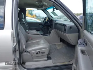 2004 Chevrolet Suburban LS with VIN 3GNEC16Z74G119360, listed as a IAAI auction lot 41837768 with 266,029 mi miles. Bid and sale history available at carsss.com. Image 5.