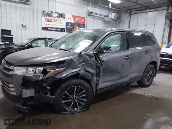 2018 Toyota Highlander SE with VIN 5TDJZRFH5JS902363, listed as a IAAI auction lot 41436569 with 82,905 mi miles and . Bid and sale history available at DreamBid. Image 2.