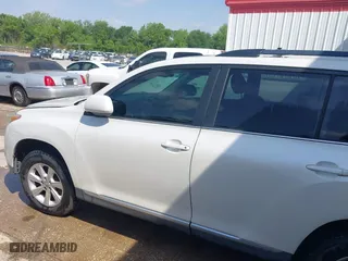 2011 Toyota Highlander with VIN 5TDZK3EH7BS025463, listed as a IAAI auction lot 41944831 with 230,541 mi miles. Bid and sale history available at carsss.com. Image 14.