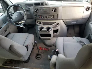 2009 Ford Econoline Passenger XL with VIN 1FBNE31L39DA86660, listed as a Copart auction lot 43724115 with 562,883 mi miles and Salvage title. Bid and sale history available at DreamBid. Image 8.