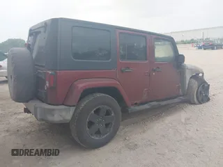 2008 Jeep Wrangler Unlimited Sahara z VIN 1J4GA59188L595981, wystawiony jako IAAI lot #42428134 z przebiegiem Nie podano mil oraz . Historia ofert i sprzedaży dostępna na DreamBid. Obrazek 4.