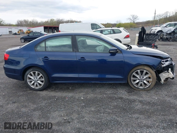2014 Volkswagen Jetta SE z VIN 3VWD17AJ8EM326015, wystawiony jako IAAI lot #42027359 z przebiegiem 75 436 mil mil oraz . Historia ofert i sprzedaży dostępna na DreamBid. Obrazek 13.