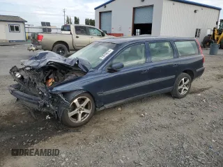 2004 Volvo V70 with VIN YV1SW61T042404391, listed as a Copart auction lot 72018614 with 301,803 mi miles and Salvage Title. Bid and sale history available at carsss.com. Image 1.