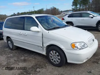 2005 Kia Sedona LX with VIN KNDUP132356708456, listed as a IAAI auction lot 41220936 with 172,960 mi miles. Bid and sale history available at carsss.com. Image 1.