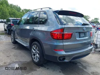2012 BMW X5 35i z VIN 5UXZV4C50CL989684, wystawiony jako IAAI lot #42284840 z przebiegiem 134 056 mil mil oraz . Historia ofert i sprzedaży dostępna na DreamBid. Obrazek 3.