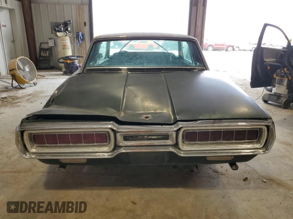 1965 Ford Thunderbird с VIN 5Y87Z145008, выставлен на аукционе Copart как лот 51123095 с пробегом 898 350 миль миль и Списание • Salvage title. История ставок и продаж доступна на DreamBid. Изображение 6.