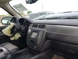2007 Chevrolet Suburban LTZ z VIN 3GNFK16387G224495, wystawiony jako IAAI lot #42463438 z przebiegiem 190 297 mil mil oraz . Historia ofert i sprzedaży dostępna na DreamBid. Obrazek 5.