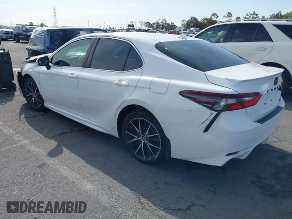2022 Toyota Camry SE with VIN 4T1G11AKXNU070473, listed as a IAAI auction lot 41937541 with 57,598 mi miles and . Bid and sale history available at DreamBid. Image 3.