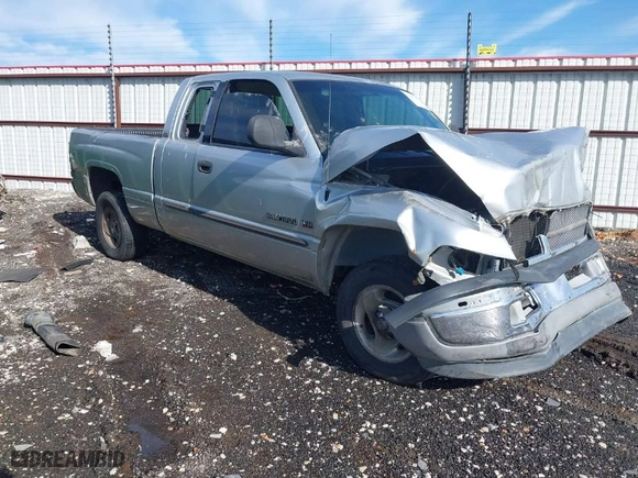 2001 Dodge Ram 1500 with VIN 3B7HC13Y71G800843, listed as a IAAI auction lot 41555707 with 1 mi miles. Bid and sale history available at carsss.com. Image 1.