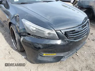 2011 Honda Accord LX z VIN 1HGCP2F33BA157039, wystawiony jako IAAI lot #42069608 z przebiegiem 135 211 mil mil oraz . Historia ofert i sprzedaży dostępna na DreamBid. Obrazek 6.