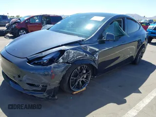 2024 Tesla Model Y Long Range z VIN 7SAYGDEE0RF128802, wystawiony jako IAAI lot #42128685 z przebiegiem 15 713 mil mil oraz . Historia ofert i sprzedaży dostępna na DreamBid. Obrazek 18.
