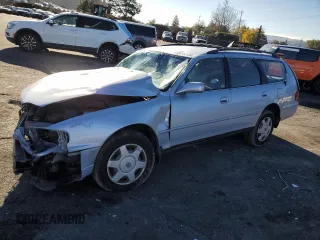 1996 Toyota Camry LE z VIN 4T1EF12K1TU117037, wystawiony jako Copart lot #81757134 z przebiegiem 85 352 mil mil oraz Szkoda całkowita • Salvage title. Historia ofert i sprzedaży dostępna na DreamBid. Obrazek 1.