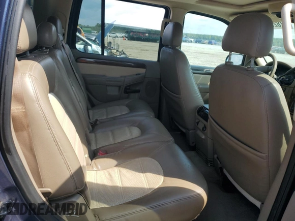 2003 Ford Explorer Eddie Bauer z VIN 1FMZU74K33UC30818, wystawiony jako Copart lot #67825014 z przebiegiem 244 759 mil mil oraz Szkoda całkowita • Salvage title. Historia ofert i sprzedaży dostępna na DreamBid. Obrazek 10.