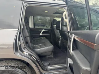 2017 Toyota Land Cruiser z VIN JTMCY7AJ5H4049172, wystawiony jako Copart lot #51363615 z przebiegiem 204 444 mil mil oraz Tytuł czysty. Historia ofert i sprzedaży dostępna na DreamBid. Obrazek 6.