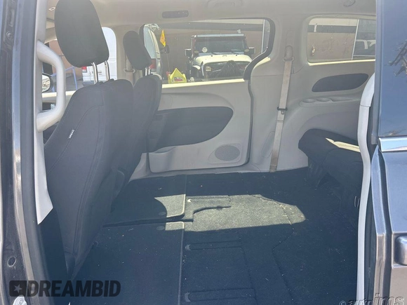 2019 Chrysler Pacifica Touring with VIN 2C4RC1DG9KR556134, listed as a IAAI auction lot 42658532 with 72,146 mi miles and . Bid and sale history available at DreamBid. Image 10.