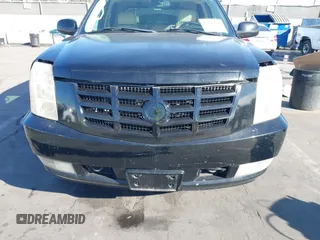 2008 Cadillac Escalade EXT z VIN 3GYFK62808G147107, wystawiony jako IAAI lot #41397796 z przebiegiem Nie podano mil oraz . Historia ofert i sprzedaży dostępna na DreamBid. Obrazek 12.