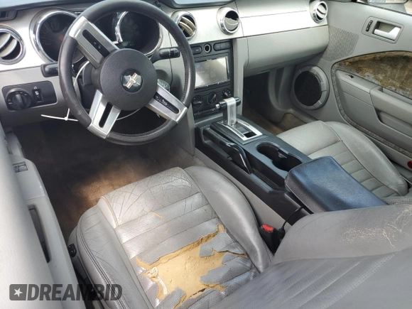 2006 Ford Mustang GT Deluxe z VIN 1ZVHT82H565214308, wystawiony jako Copart lot #62340085 z przebiegiem 183 848 mil mil oraz Szkoda całkowita • Salvage title. Historia ofert i sprzedaży dostępna na DreamBid. Obrazek 8.