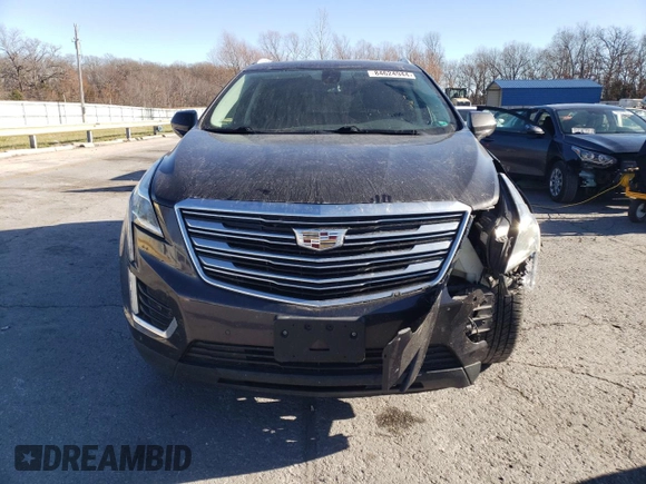 2017 Cadillac XT5 Premium Luxury FWD z VIN 1GYKNCRS2HZ114664, wystawiony jako Copart lot #84624944 z przebiegiem 153 882 mil mil oraz Szkody całkowita. Historia ofert i sprzedaży dostępna na DreamBid. Obrazek 5.