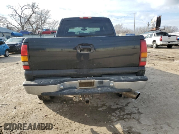 2005 GMC Sierra 2500HD SLT z VIN 1GTHK23205F964169, wystawiony jako Copart lot #42234625 z przebiegiem 304 832 mil mil oraz Szkoda całkowita • Salvage title. Historia ofert i sprzedaży dostępna na DreamBid. Obrazek 6.