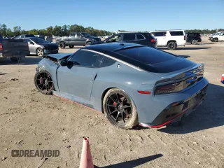 2024 Nissan Z Nismo z VIN JN1BZ4CH0RM360854, wystawiony jako Copart lot #80333234 z przebiegiem 24 237 mil mil oraz Szkody całkowita. Historia ofert i sprzedaży dostępna na DreamBid. Obrazek 2.
