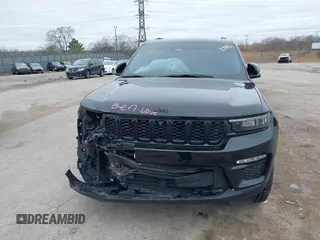 2024 Jeep Grand Cherokee Limited z VIN 1C4RJHBG6RC697148, wystawiony jako IAAI lot #41902772 z przebiegiem 8 082 mil mil oraz . Historia ofert i sprzedaży dostępna na DreamBid. Obrazek 12.