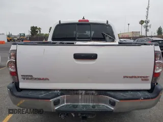 2014 Toyota Tacoma PreRunner z VIN 3TMJU4GN3EM170360, wystawiony jako IAAI lot #42438394 z przebiegiem 223 101 mil mil oraz . Historia ofert i sprzedaży dostępna na DreamBid. Obrazek 16.