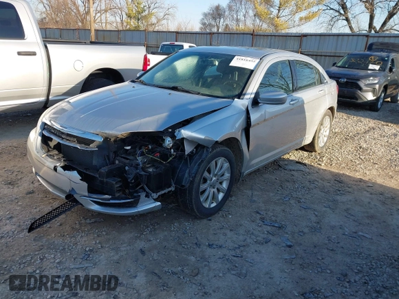 2011 Chrysler 200 Touring z VIN 1C3BC1FB5BN536158, wystawiony jako IAAI lot #41816455 z przebiegiem 111 069 mil mil oraz . Historia ofert i sprzedaży dostępna na DreamBid. Obrazek 17.