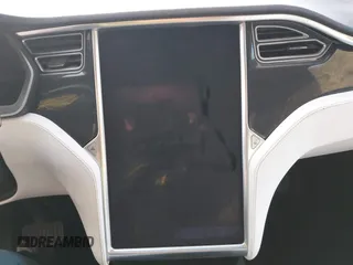 2017 Tesla Model X 90D z VIN 5YJXCBE20HF050017, wystawiony jako IAAI lot #41145641 z przebiegiem Nie podano mil oraz . Historia ofert i sprzedaży dostępna na DreamBid. Obrazek 7.