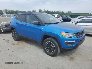 2020 Jeep Compass Trailhawk z VIN 3C4NJDDB7LT221575, wystawiony jako Copart lot #57414255 z przebiegiem 69 159 mil mil oraz Szkoda całkowita • Salvage title. Historia ofert i sprzedaży dostępna na DreamBid. Obrazek 4.