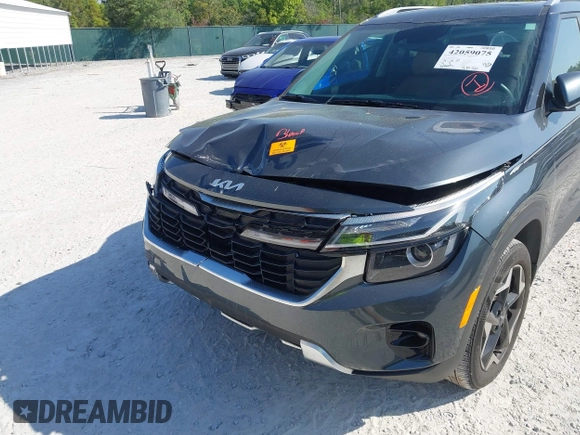 2024 Kia Seltos EX z VIN KNDERCAA8R7600290, wystawiony jako IAAI lot #42059075 z przebiegiem 32 639 mil mil oraz . Historia ofert i sprzedaży dostępna na DreamBid. Obrazek 6.