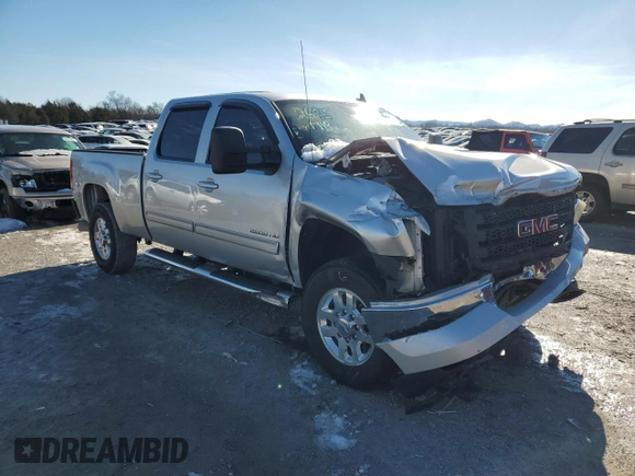2011 GMC Sierra 2500HD SLT z VIN 1GT121E89BF191758, wystawiony jako Copart lot #87836355 z przebiegiem 128 153 mil mil oraz Szkoda całkowita • Salvage title. Historia ofert i sprzedaży dostępna na DreamBid. Obrazek 4.