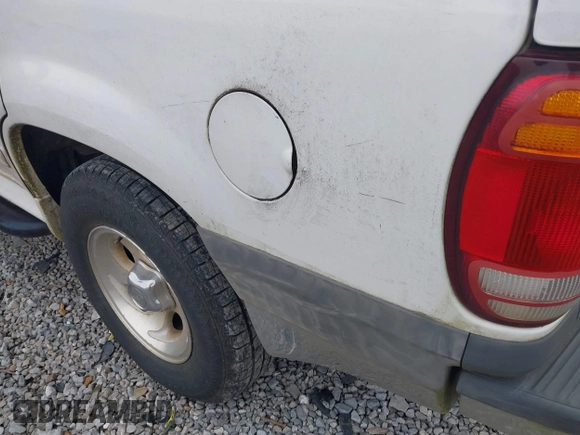 2000 Ford Explorer XLT с VIN 1FMZU63P1YUB59536, выставлен на аукционе IAAI как лот 42525666 с пробегом 300 184 миль миль и . История ставок и продаж доступна на DreamBid. Изображение 6.