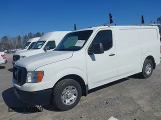 2020 Nissan NV Cargo SV z VIN 1N6BF0KM5LN809313, wystawiony jako IAAI lot #41863076 z przebiegiem 127 505 mil mil oraz . Historia ofert i sprzedaży dostępna na DreamBid. Obrazek 17.
