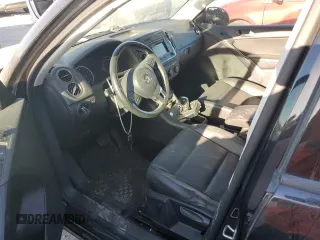 2016 Volkswagen Tiguan S z VIN WVGAV7AX6GW583901, wystawiony jako Copart lot #75401824 z przebiegiem Nie podano mil oraz Szkoda całkowita • Salvage title. Historia ofert i sprzedaży dostępna na DreamBid. Obrazek 7.