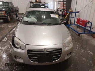 2005 Chrysler Sebring Touring z VIN 1C3EL56R85N579978, wystawiony jako IAAI lot #42201586 z przebiegiem 109 591 mil mil oraz . Historia ofert i sprzedaży dostępna na DreamBid. Obrazek 12.