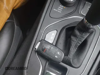 2019 Jeep Cherokee Latitude Plus with VIN 1C4PJMLB7KD195591, listed as a IAAI auction lot 42433607 with 58,370 mi miles and . Bid and sale history available at DreamBid. Image 11.