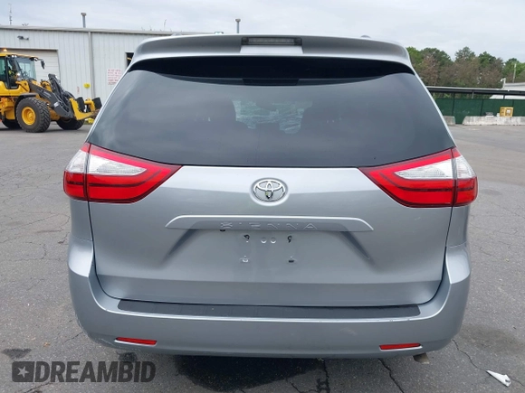 2015 Toyota Sienna LE AAS z VIN 5TDKK3DC6FS688844, wystawiony jako IAAI lot #42557542 z przebiegiem 95 520 mil mil oraz . Historia ofert i sprzedaży dostępna na DreamBid. Obrazek 17.