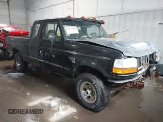 1992 Ford F-150 with VIN 1FTEX14N9NKA08784, listed as a IAAI auction lot 40251438 with 1 mi miles. Bid and sale history available at carsss.com. Image 1.