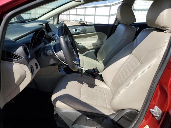 2014 Ford Fiesta Titanium z VIN 3FADP4FJ0EM156814, wystawiony jako Copart lot #52028435 z przebiegiem 97 985 mil mil oraz Szkoda całkowita • Salvage title. Historia ofert i sprzedaży dostępna na DreamBid. Obrazek 7.
