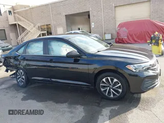 2024 Volkswagen Jetta S z VIN 3VW5M7BUXRM080630, wystawiony jako IAAI lot #42223967 z przebiegiem 35 103 mil mil oraz . Historia ofert i sprzedaży dostępna na DreamBid. Obrazek 14.