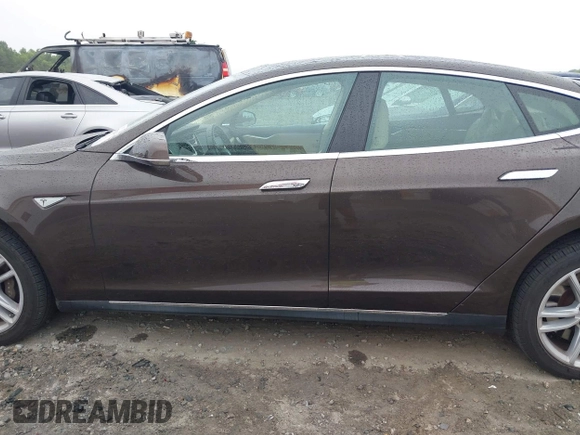 2013 Tesla Model S с VIN 5YJSA1CG0DFP14013, выставлен на аукционе IAAI как лот 42352134 с пробегом 99 996 миль миль и . История ставок и продаж доступна на DreamBid. Изображение 14.