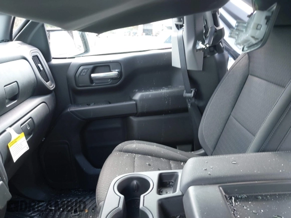 2024 Chevrolet Silverado 1500 Custom Trail Boss with VIN 3GCUDCED6RG354939, listed as a IAAI auction lot 40639035 with 42 mi miles. Bid and sale history available at carsss.com. Image 5.