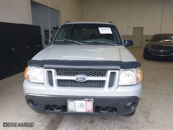 2002 Ford Explorer Sport Trac Value with VIN 1FMZU77E32UB44347, listed as a IAAI auction lot 41004437 with 316,279 mi miles. Bid and sale history available at carsss.com. Image 12.