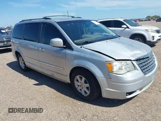 2010 Chrysler Town & Country Touring z VIN 2A4RR5D1XAR252840, wystawiony jako IAAI lot #42252722 z przebiegiem 220 926 mil mil oraz . Historia ofert i sprzedaży dostępna na DreamBid. Obrazek 1.