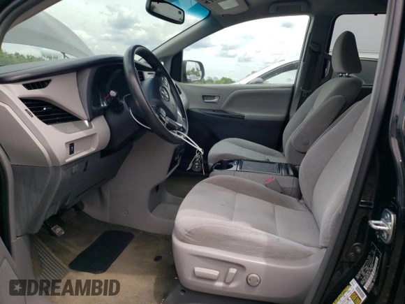 2015 Toyota Sienna LE AAS z VIN 5TDKK3DCXFS541460, wystawiony jako Copart lot #58171725 z przebiegiem 192 174 mil mil oraz Szkoda całkowita • Salvage title. Historia ofert i sprzedaży dostępna na DreamBid. Obrazek 7.