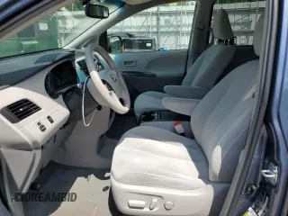 2014 Toyota Sienna LE AAS z VIN 5TDKK3DC8ES499949, wystawiony jako Copart lot #60346845 z przebiegiem 192 773 mil mil oraz Szkoda całkowita • Salvage title. Historia ofert i sprzedaży dostępna na DreamBid. Obrazek 7.