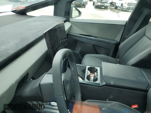 2024 Tesla Cybertruck Cyberbeast z VIN 7G2CEHEE1RA037505, wystawiony jako Copart lot #48383485 z przebiegiem Nie podano mil oraz Szkody całkowita. Historia ofert i sprzedaży dostępna na DreamBid. Obrazek 9.