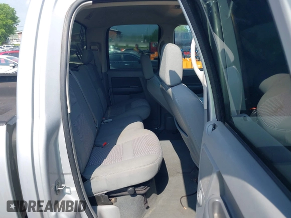 2007 Dodge 2500 SLT z VIN 1D7KS28A17J582602, wystawiony jako IAAI lot #42087956 z przebiegiem 255 630 mil mil oraz . Historia ofert i sprzedaży dostępna na DreamBid. Obrazek 8.