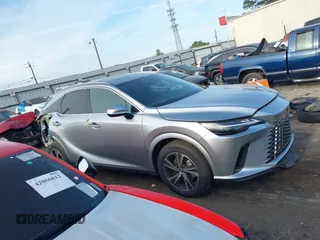 2024 Lexus RX 350 z VIN 2T2BAMBA4RC050076, wystawiony jako IAAI lot #42056995 z przebiegiem 3923 mil mil oraz . Historia ofert i sprzedaży dostępna na DreamBid. Obrazek 13.